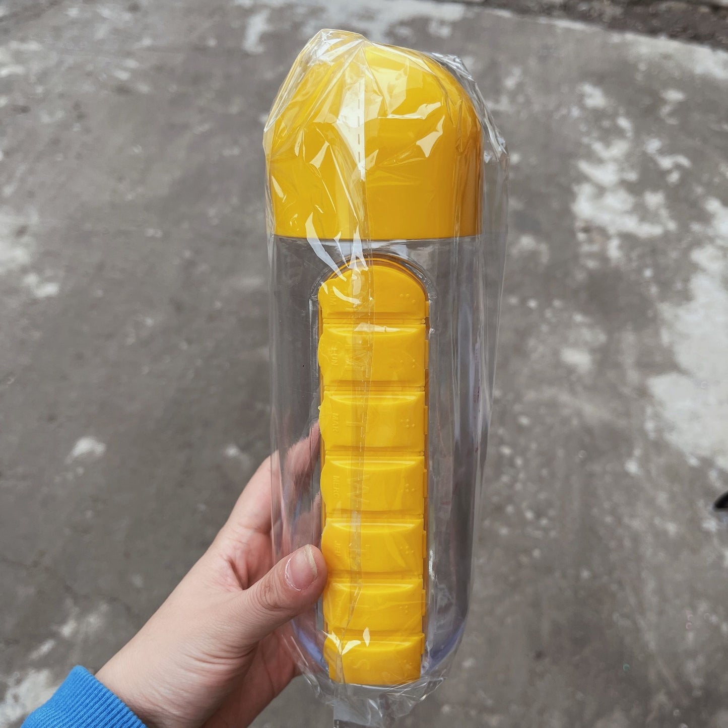 Multifunctional two-in-one creative water cup 7 grids, easy to carry outdoors, water bottle cup