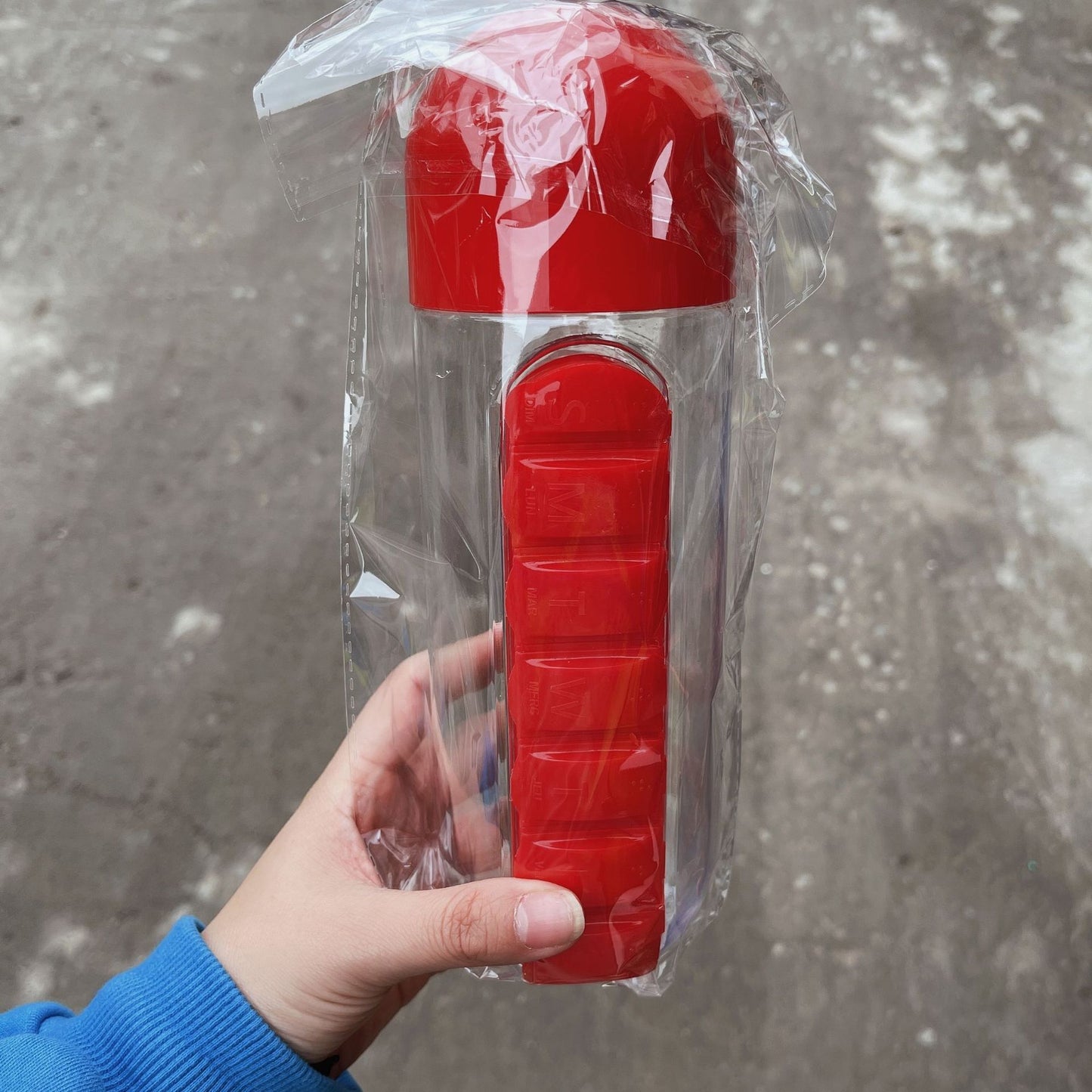 Multifunctional two-in-one creative water cup 7 grids, easy to carry outdoors, water bottle cup