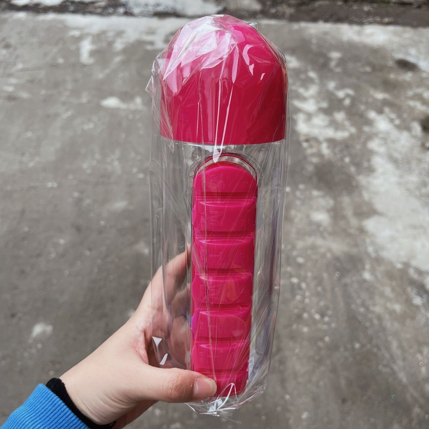 Multifunctional two-in-one creative water cup 7 grids, easy to carry outdoors, water bottle cup